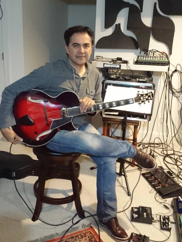 Shahin Baratpour - Ruby Red Entrada