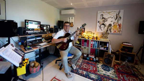 Philippe with his Conti Entrada Archtop Guitar